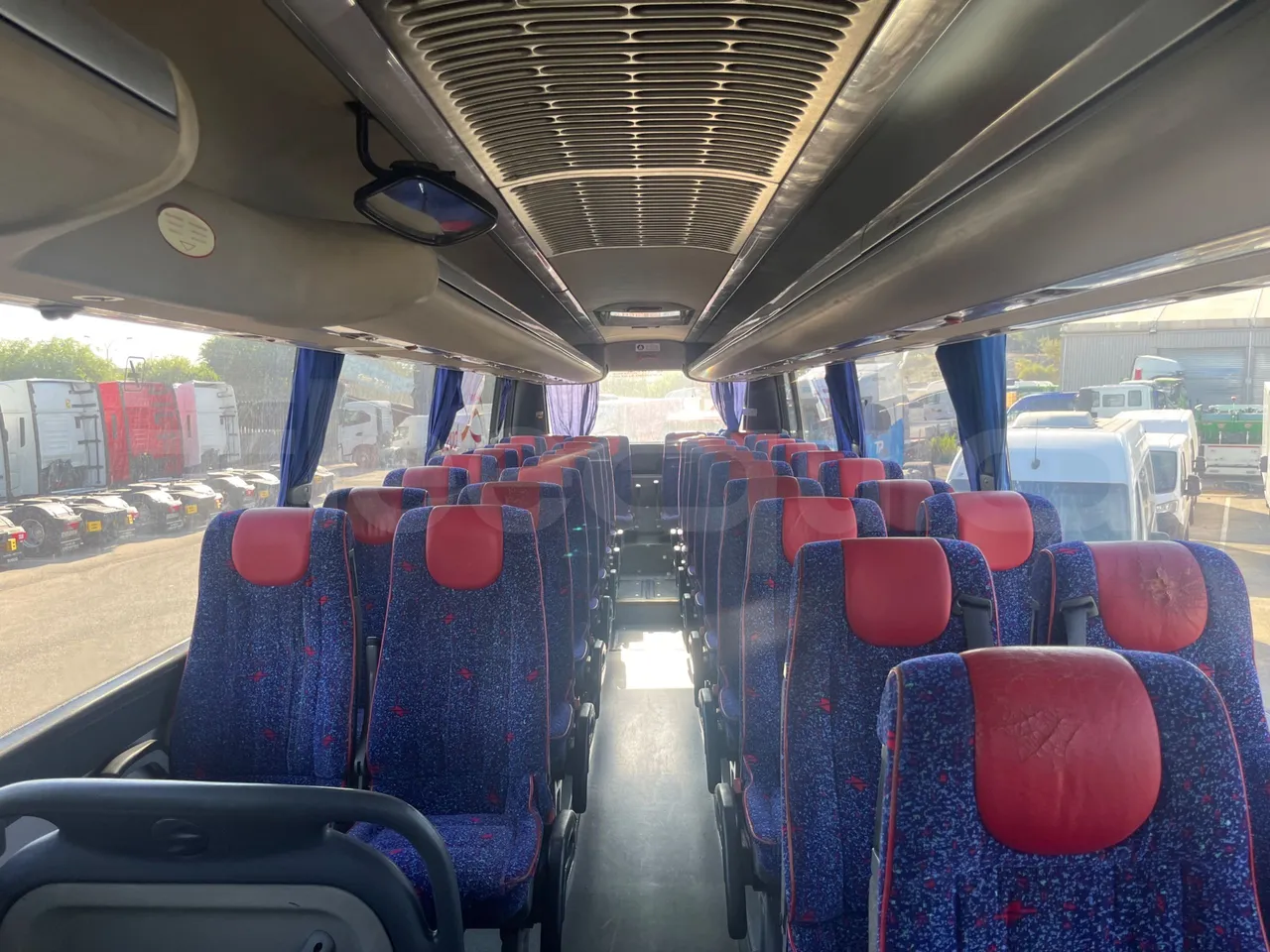 Volvo B12B 6X2 - EUR4 - 338kW -14.995m - handrails photo