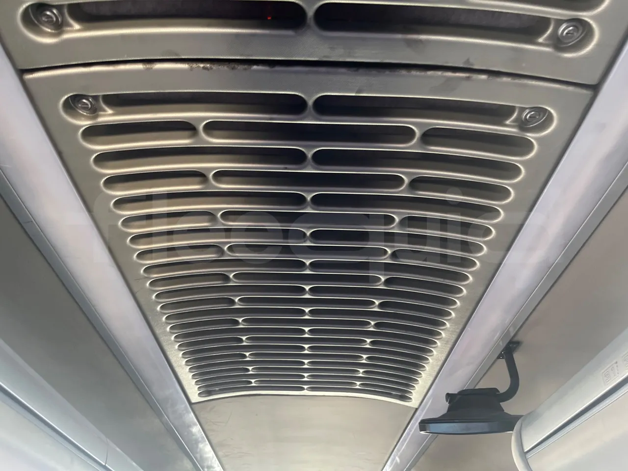 Volvo B12B 6X2 - EUR4 - 338kW -14.995m - roof hatch 1