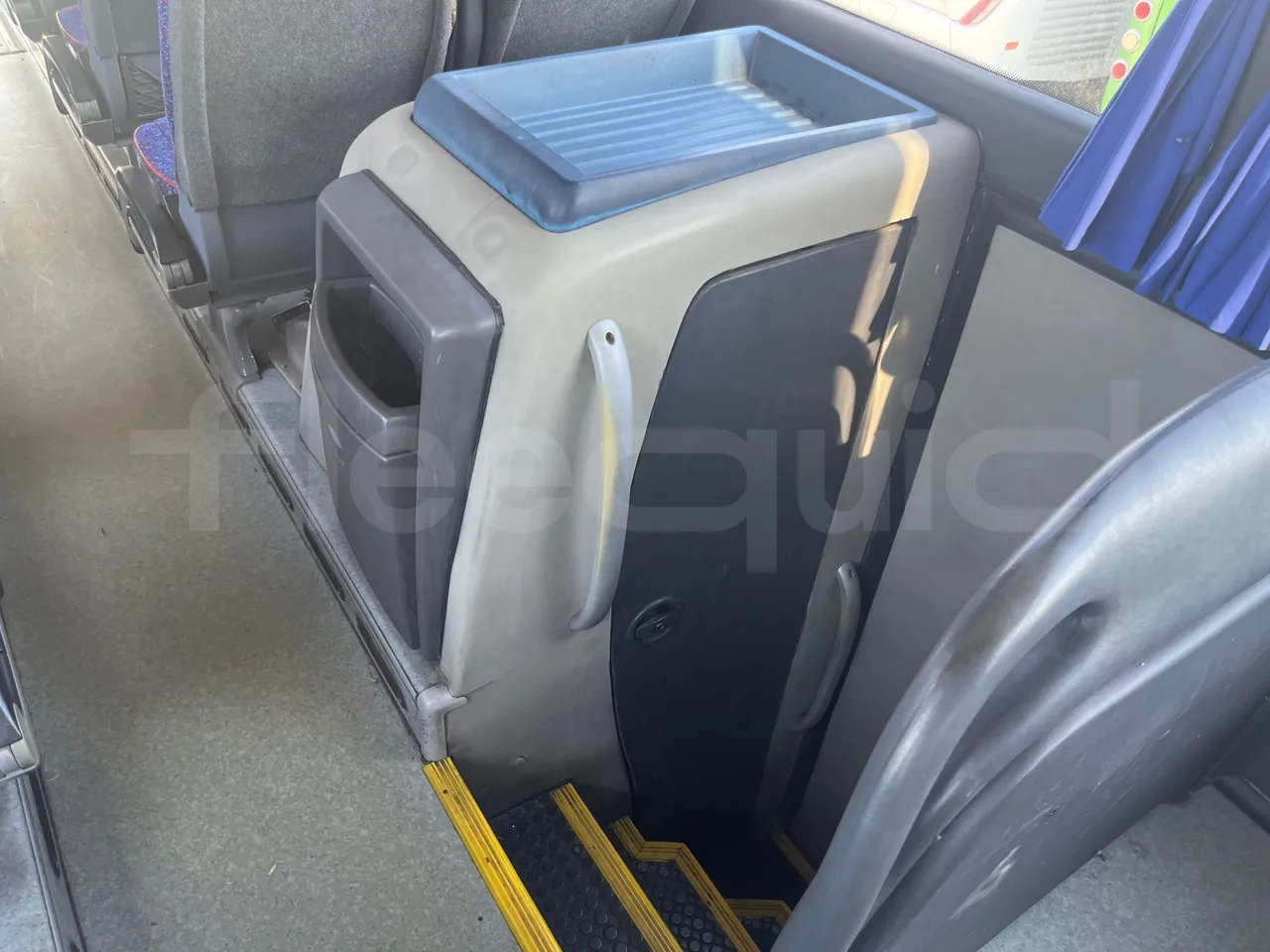 Volvo B12B 6X2 - EUR4 - 338kW -14.995m - roof hatch 2