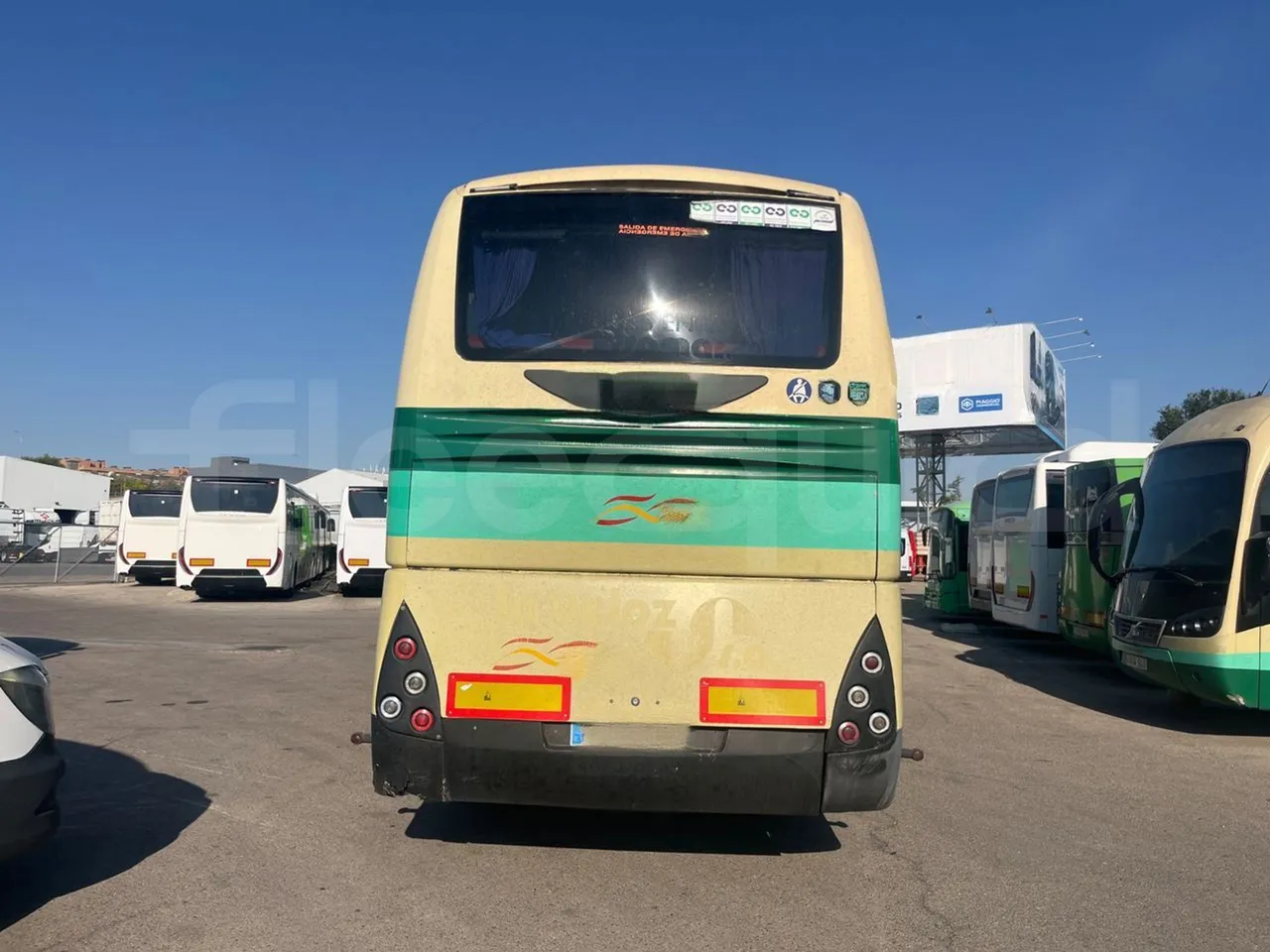 Volvo B12B 6X2 - EUR4 - 338kW -14.995m - luggage rack photo