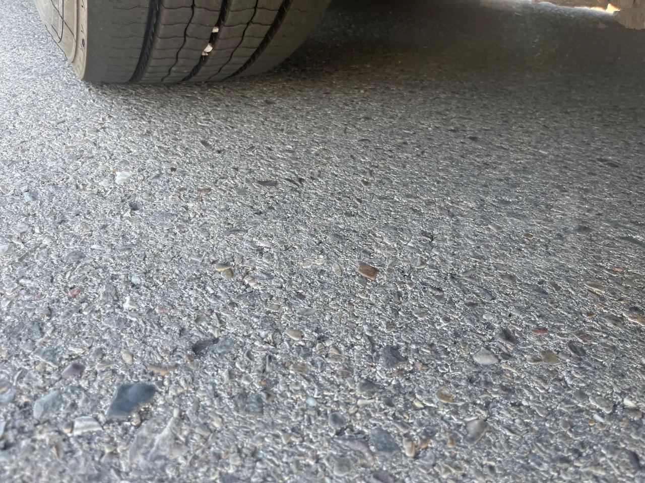 Volvo B12B 6X2 - EUR4 - 338kW -14.995m - tread condition second axle tires left