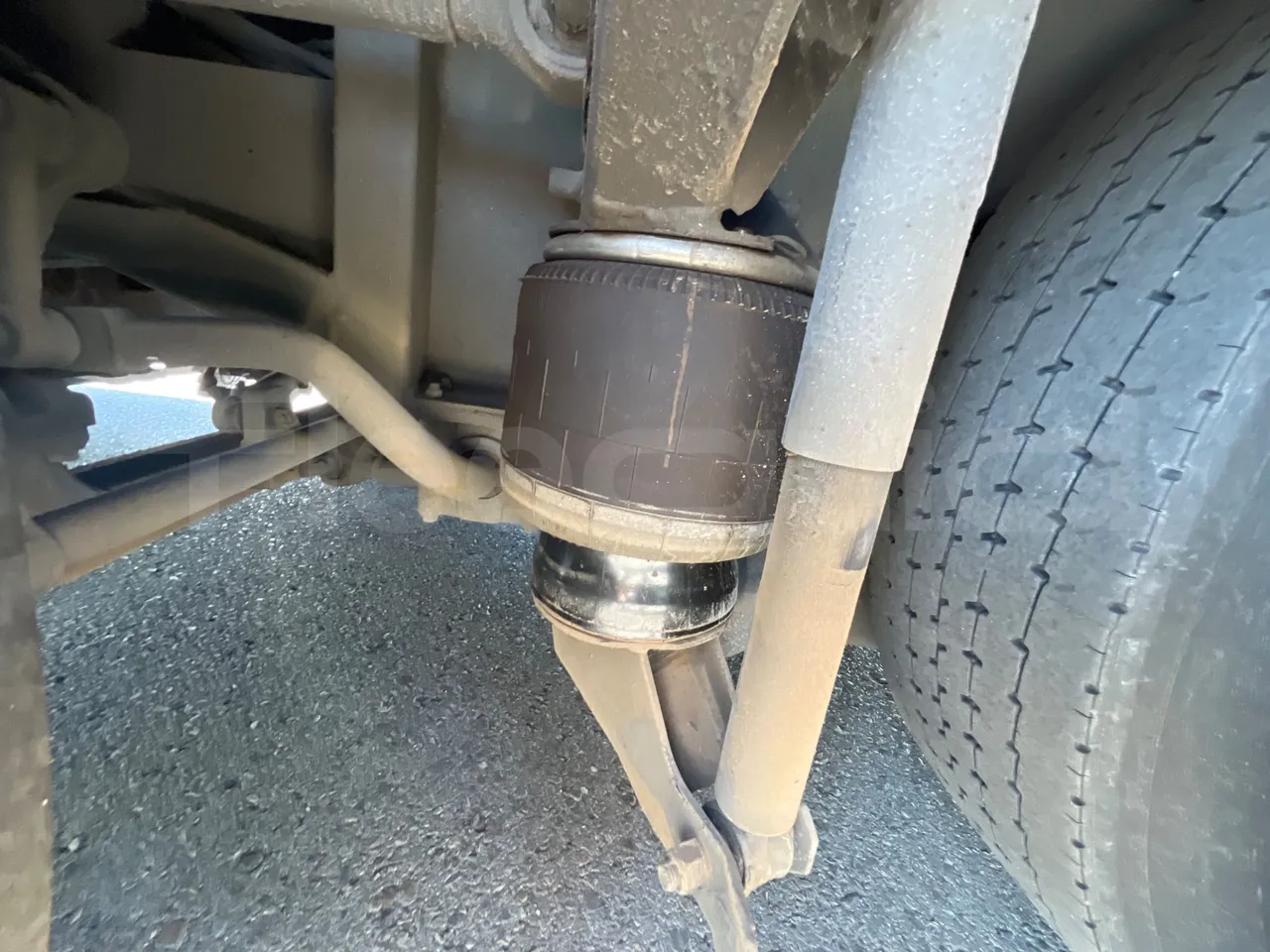 Volvo B12B 6X2 - EUR4 - 338kW -14.995m - axle 2 shock absorbers 2 left