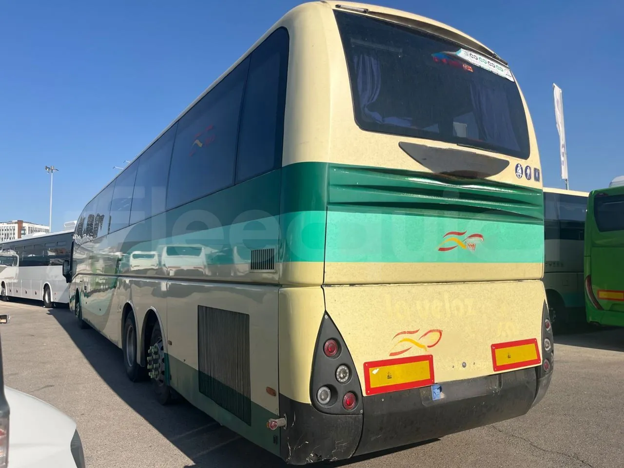 Volvo B12B 6X2 - EUR4 - 338kW -14.995m - left side photo