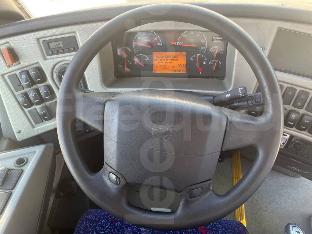 Volvo B12B 6X2 - EUR4 - 338kW -14.995m - steering wheel photo