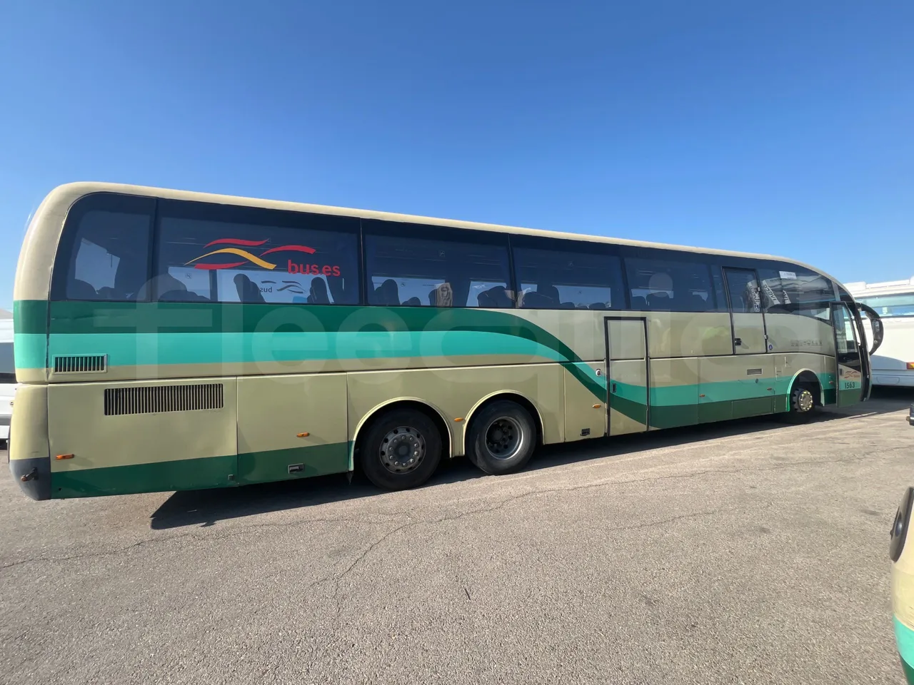 Volvo B12B 6X2 - EUR4 - 338kW -14.995m - under carpet photo