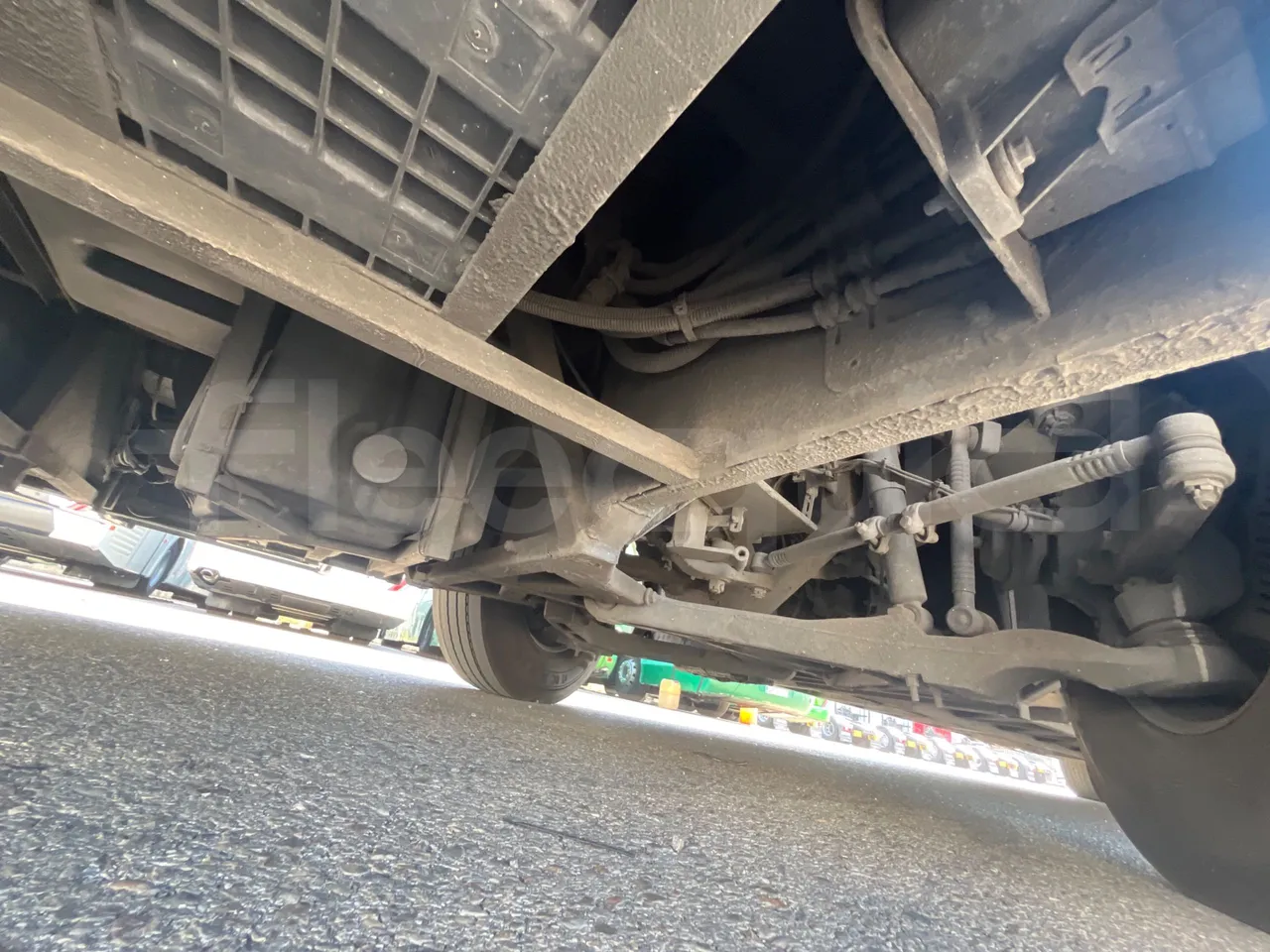 Volvo B12B 6X2 - EUR4 - 338kW -14.995m - front axle right side