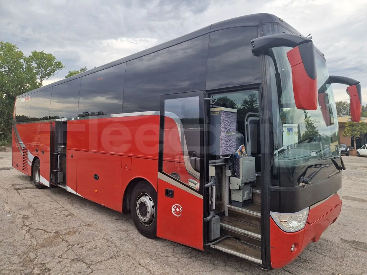 Van Hool Acron TX15 - EUR5 - 300kW - 12.2m - 3/4 right front doors open