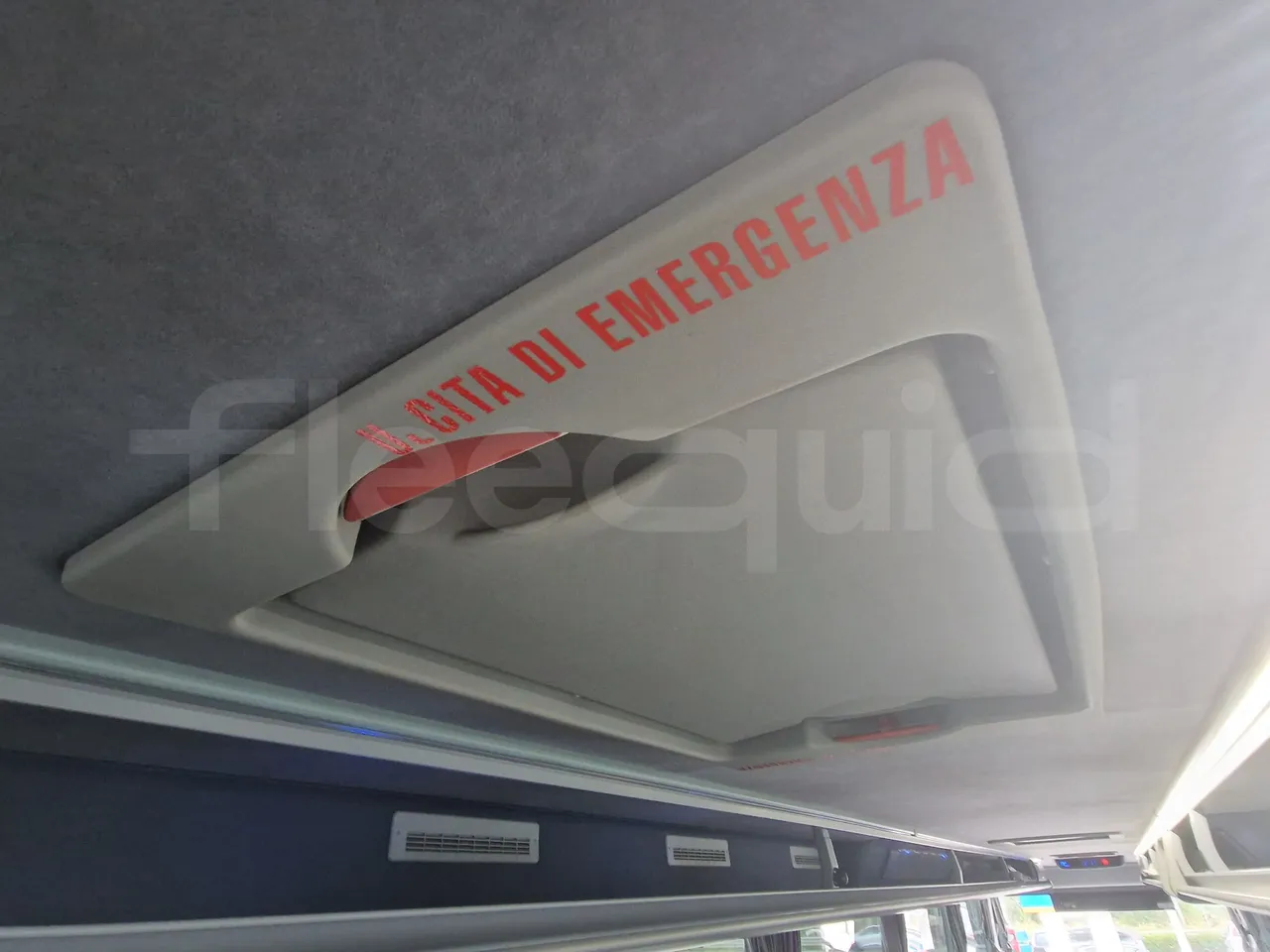 Van Hool Acron TX15 - EUR5 - 300kW - 12.2m - roof hatch 2