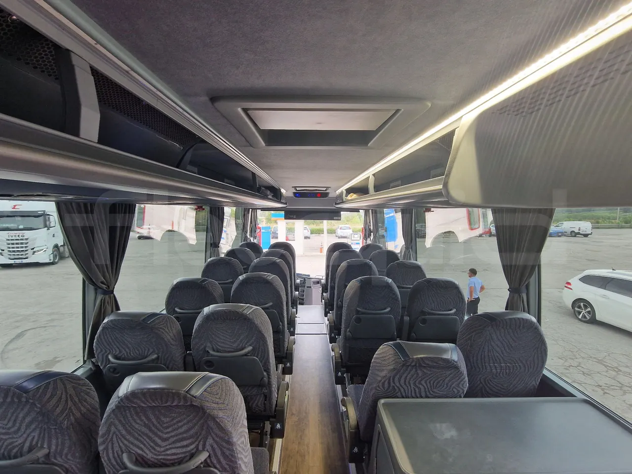 Van Hool Acron TX15 - EUR5 - 300kW - 12.2m - forward view middle aisle