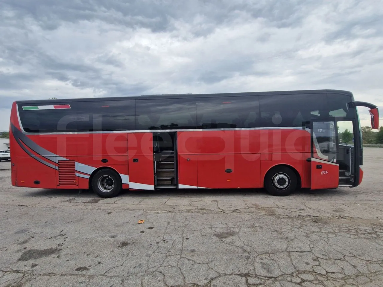 Van Hool Acron TX15 - EUR5 - 300kW - 12.2m - right side doors open