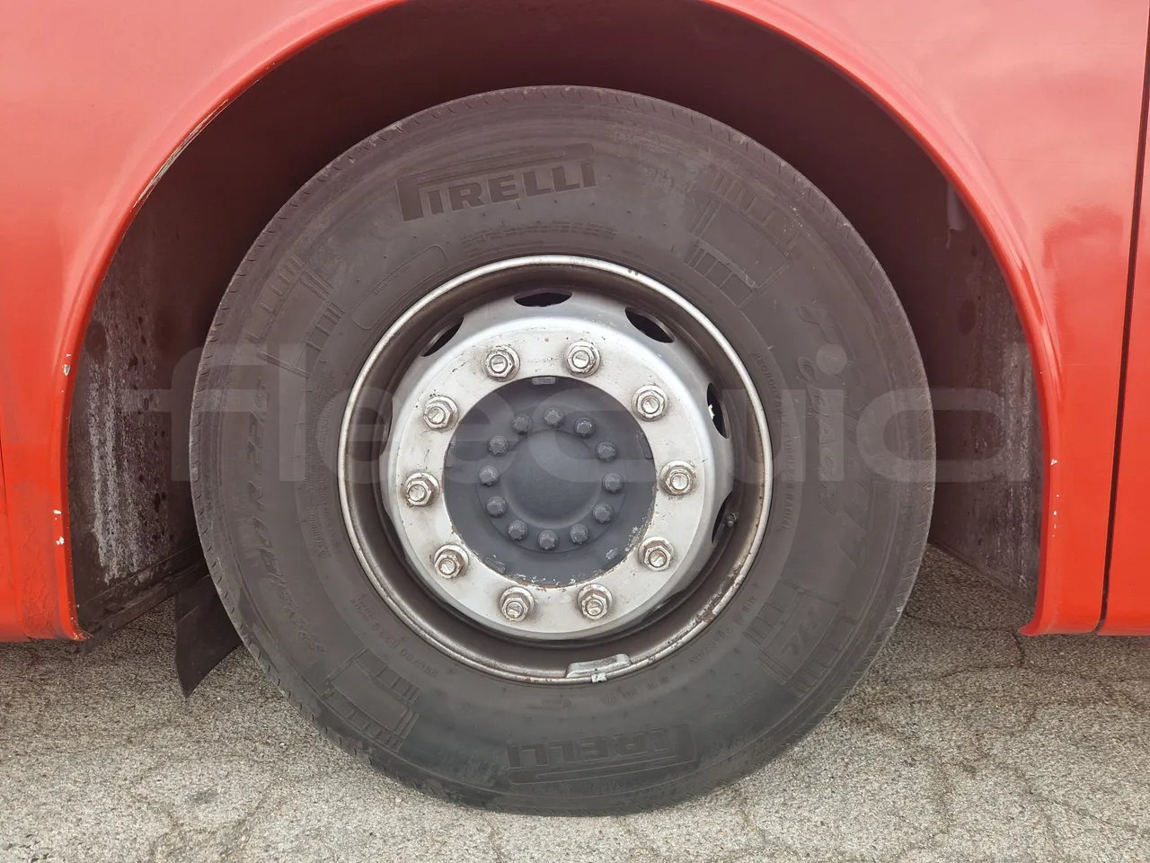 Van Hool Acron TX15 - EUR5 - 300kW - 12.2m - front left tire measurements