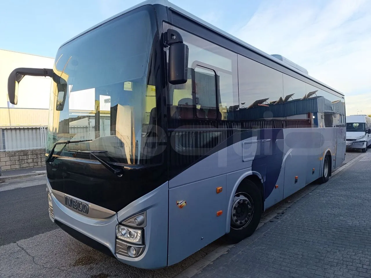Iveco Crossway CBCW3/00 - Euro6 - 265kW - 10.757mt - 3/4 front left