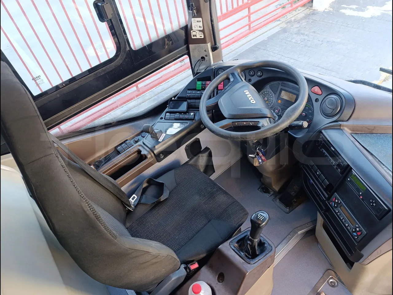 Iveco Crossway CBCW3/00 - Euro6 - 265kW - 10.757mt - driver's seat photo