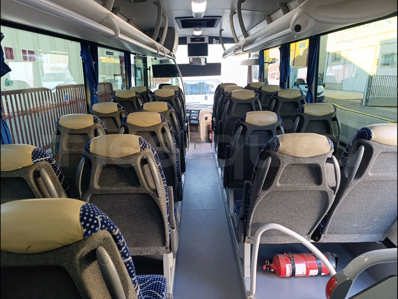 Iveco Crossway CBCW3/00 - Euro6 - 265kW - 10.757mt - forward view middle aisle