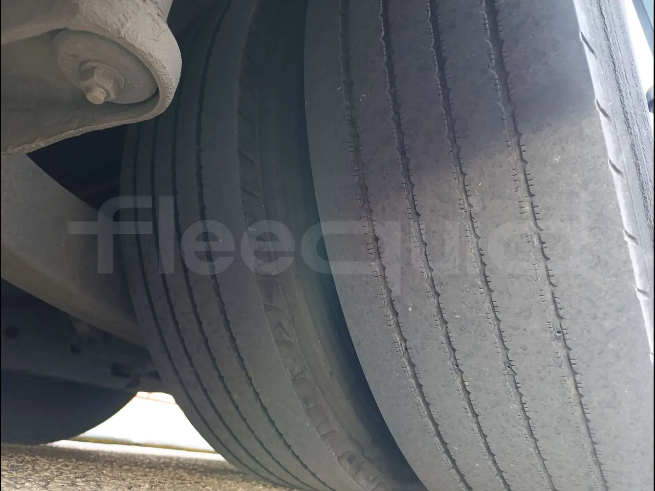 Iveco Crossway CBCW3/00 - Euro6 - 265kW - 10.757mt - tread condition front tires left