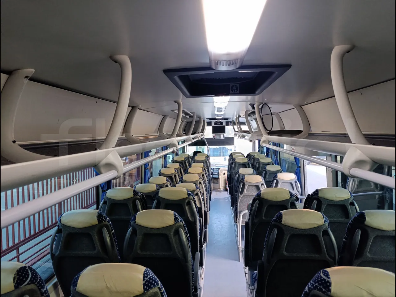 Iveco Crossway CBCW3/00 - Euro6 - 265kW - 10.757mt - overhead compartments photo