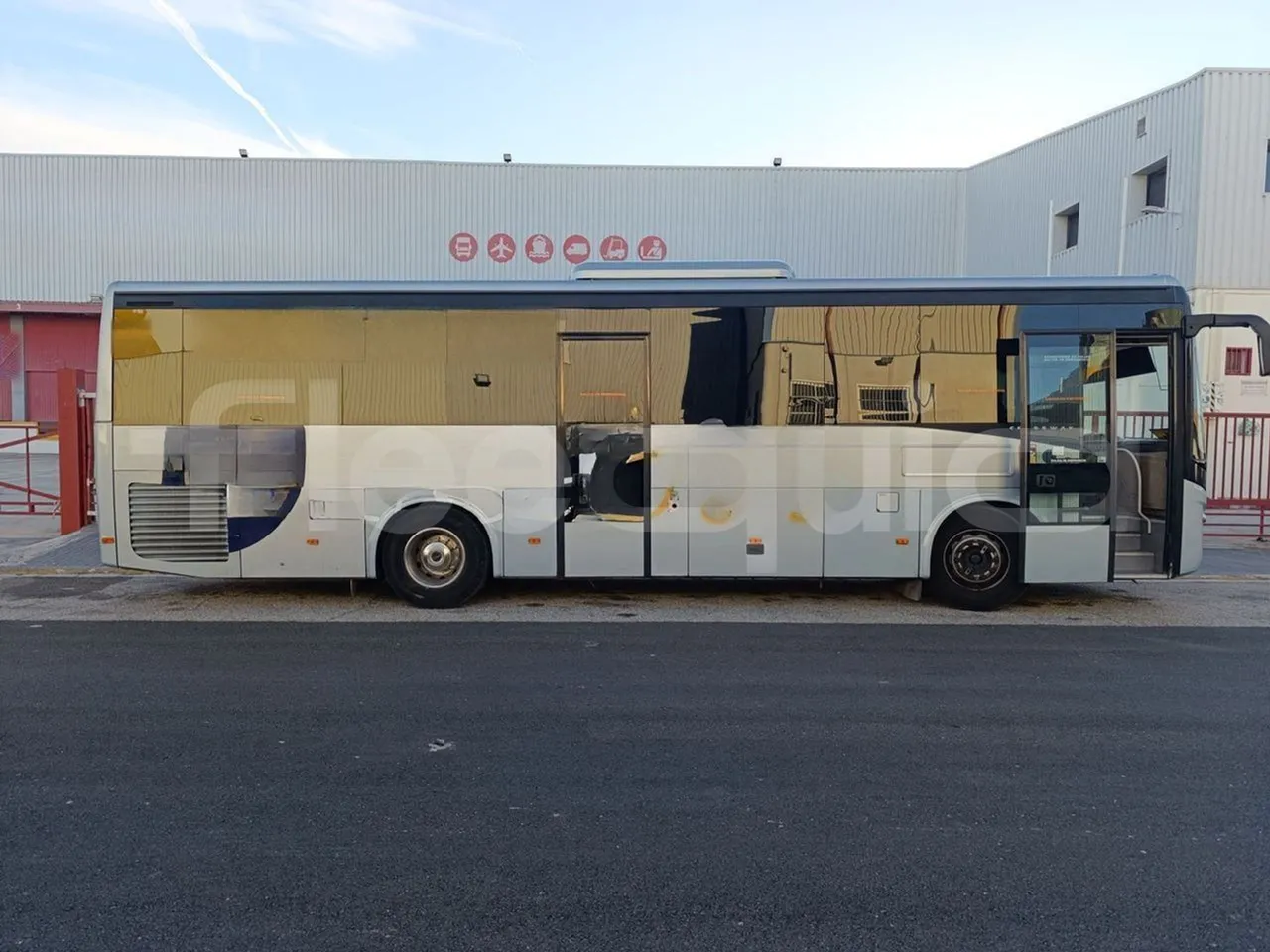 Iveco Crossway CBCW3/00 - Euro6 - 265kW - 10.757mt - left side photo