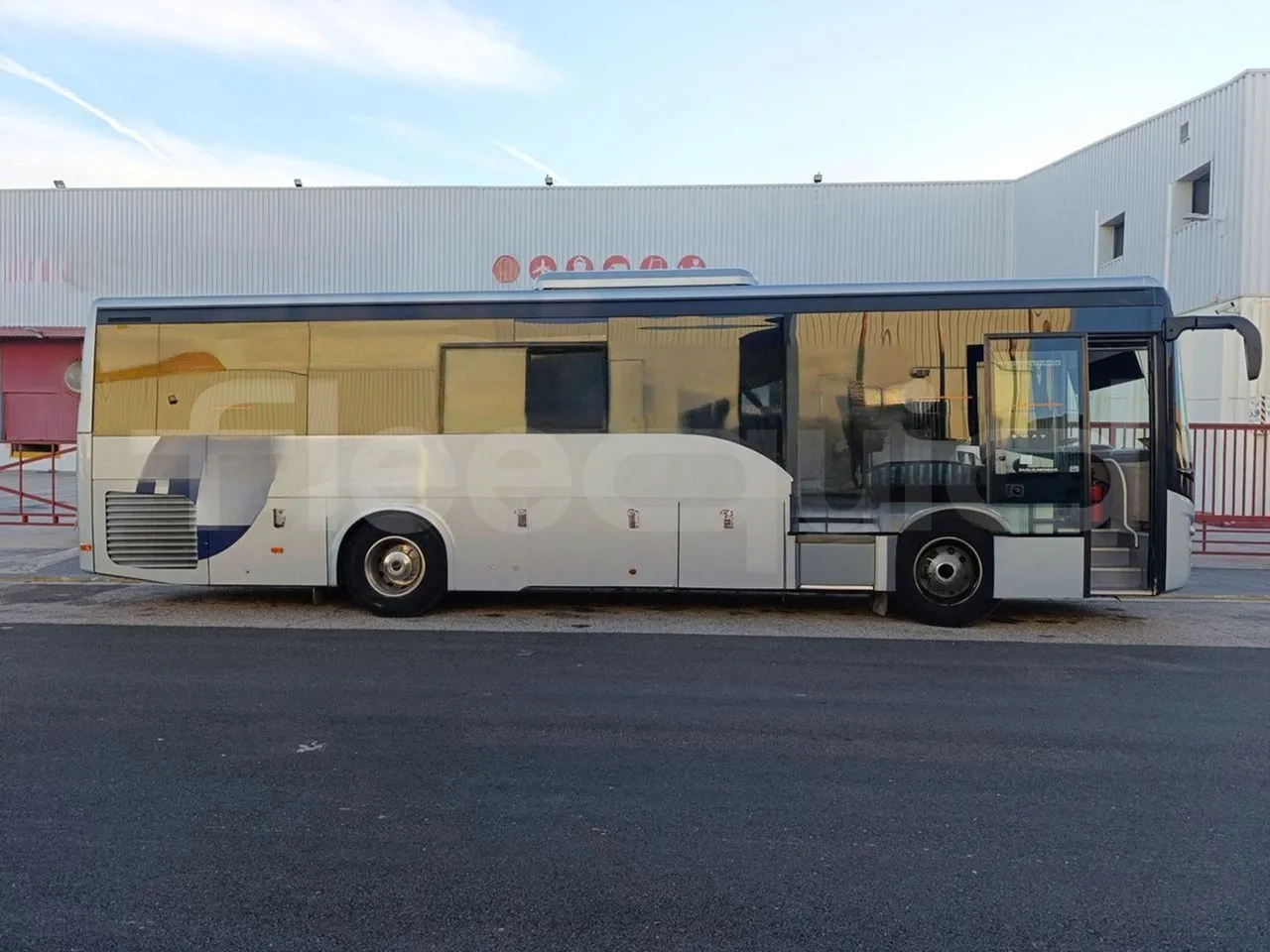 Iveco Crossway CBCW3/00 - Euro6 - 265kW - 10.757mt - right side doors open