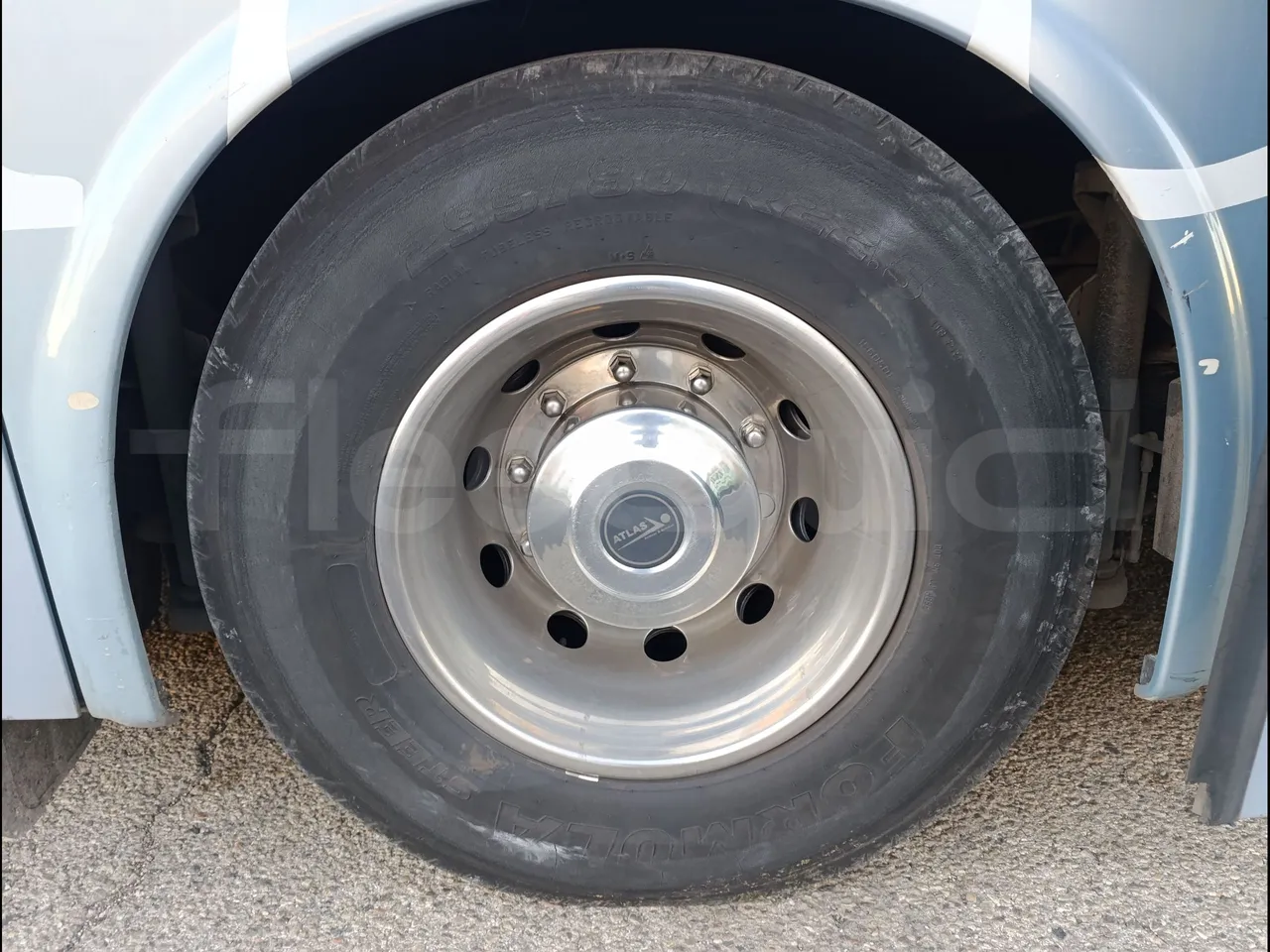 Iveco Crossway CBCW3/00 - Euro6 - 265kW - 10.757mt - rear left tire photo