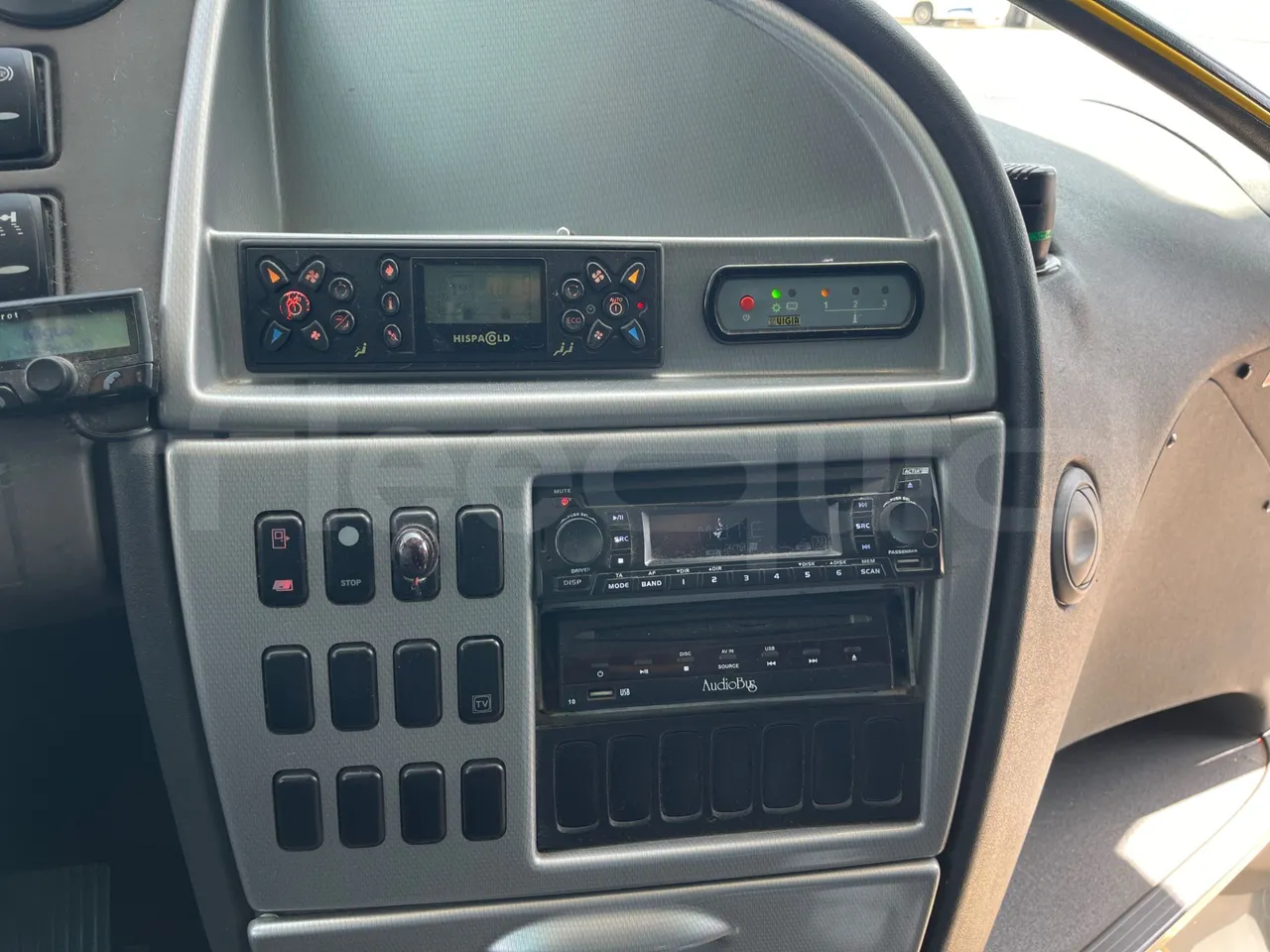 Volvo B9 R - EUR5 - 280kW - 12.850m - radio accessories photo