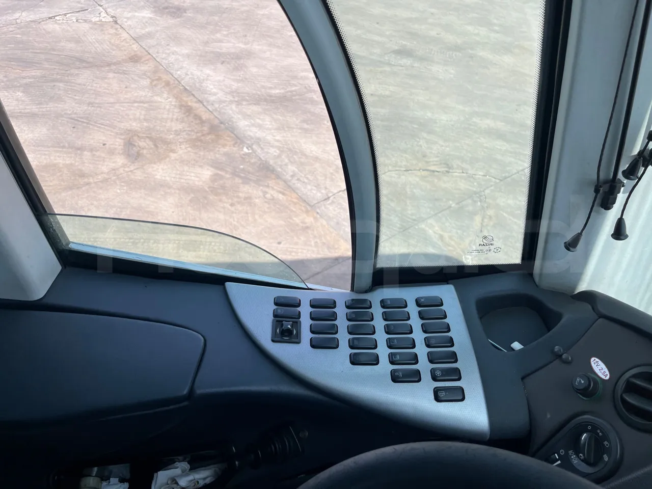 Volvo B9 R - EUR5 - 280kW - 12.850m - onboard devices 3