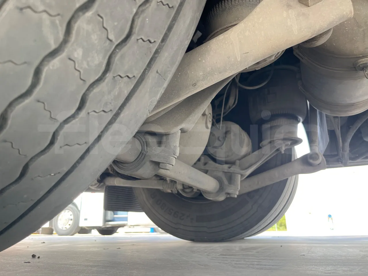 Volvo B9 R - EUR5 - 280kW - 12.850m - axle 2 discs left
