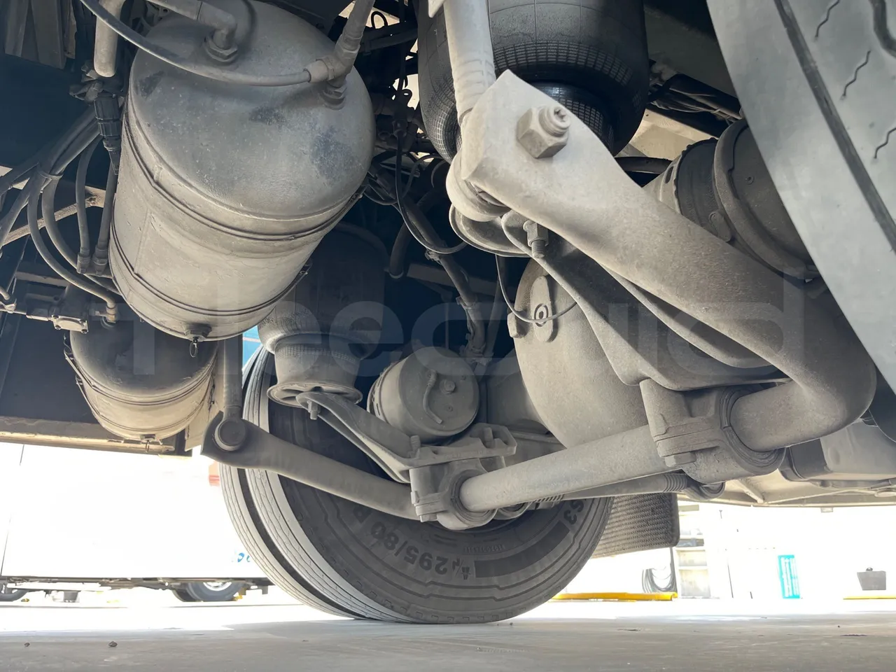 Volvo B9 R - EUR5 - 280kW - 12.850m - axle 2 discs right