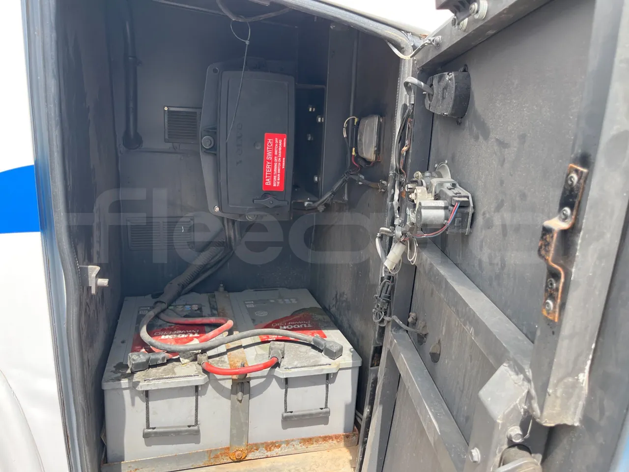 Volvo B9 R - EUR5 - 280kW - 12.850m - external compartments photo