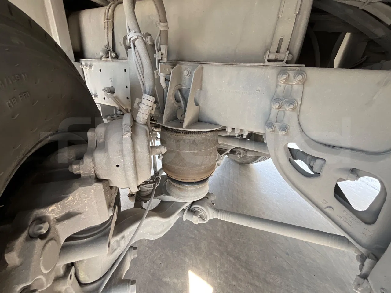 Volvo B9 R - EUR5 - 280kW - 12.850m - front air springs left