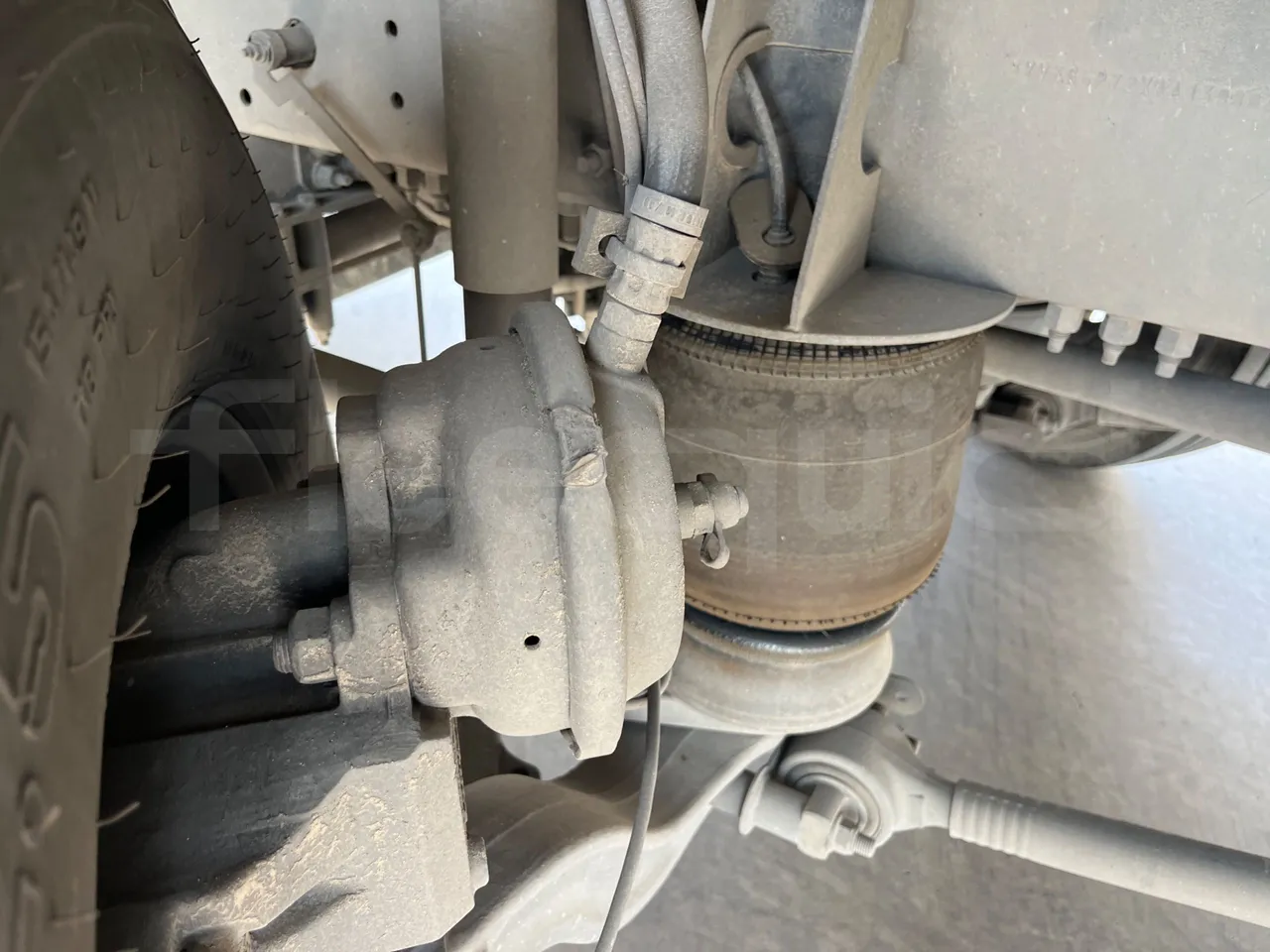 Volvo B9 R - EUR5 - 280kW - 12.850m - front brake calipers left