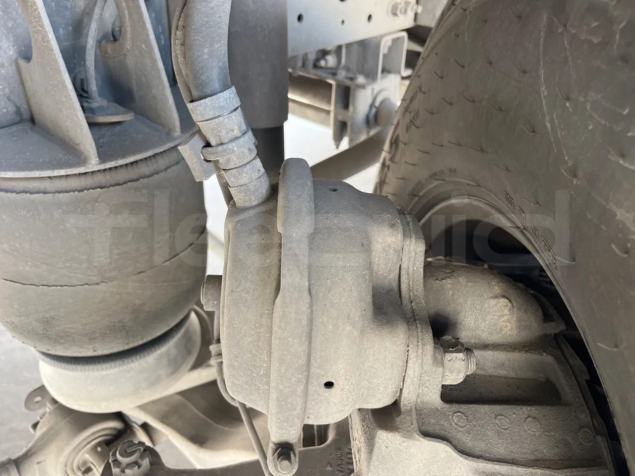 Volvo B9 R - EUR5 - 280kW - 12.850m - front brake calipers right