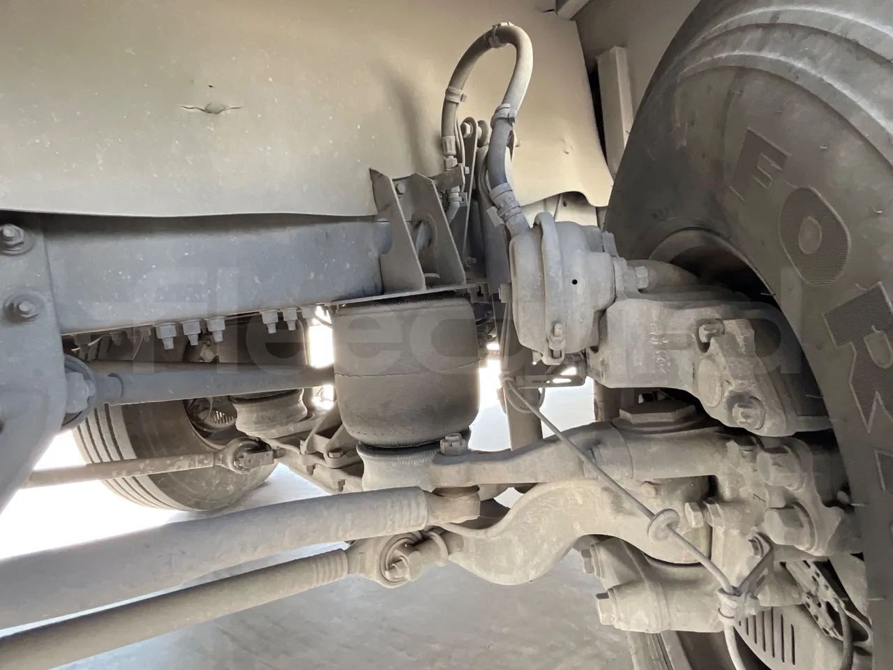 Volvo B9 R - EUR5 - 280kW - 12.850m - front shock absorbers right