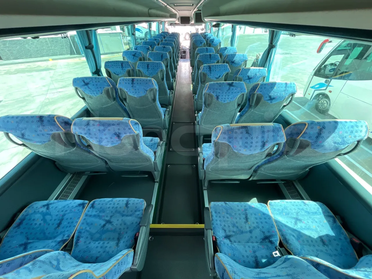Volvo B9 R - EUR5 - 280kW - 12.850m - forward view middle aisle