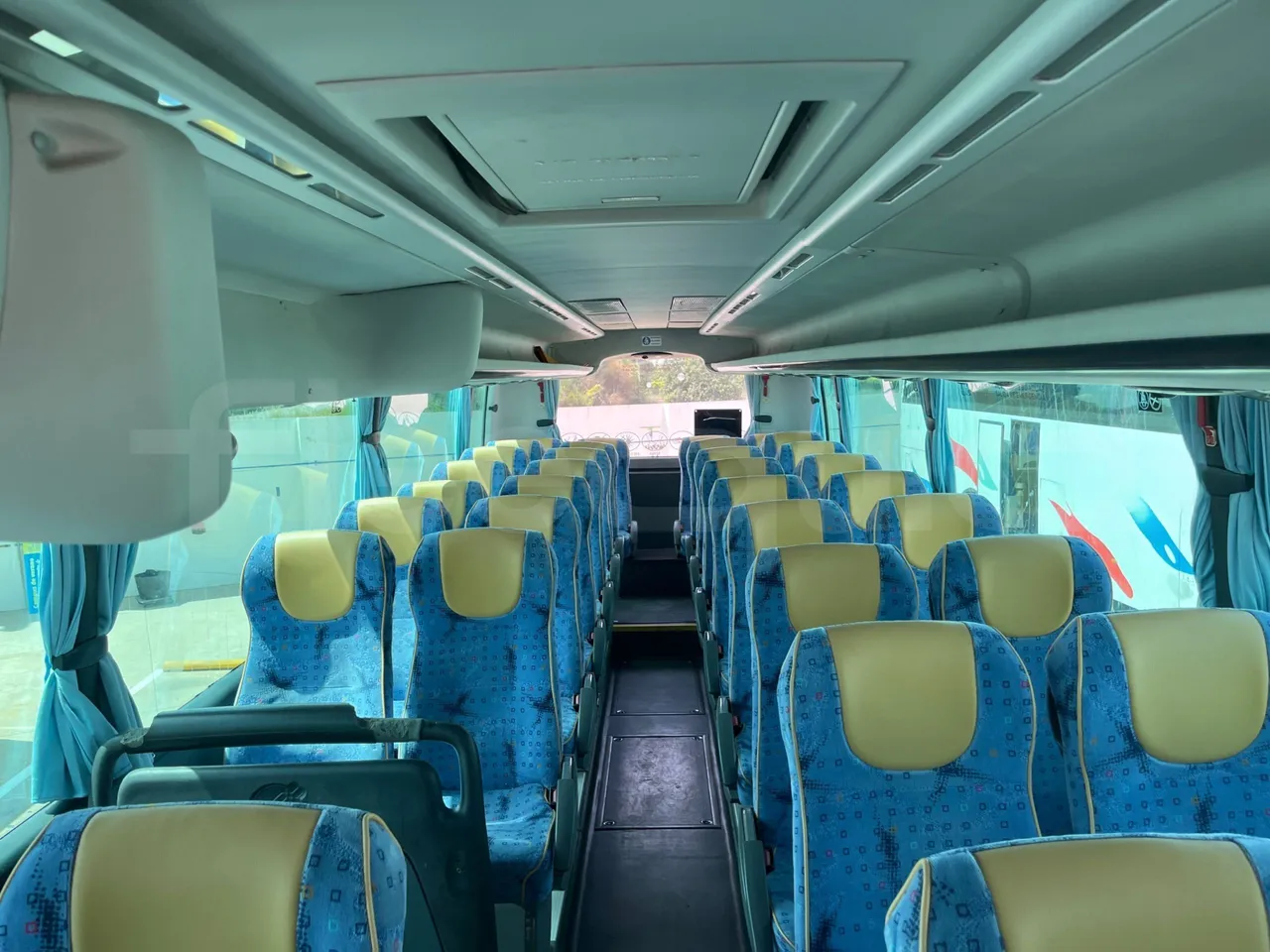 Volvo B9 R - EUR5 - 280kW - 12.850m - reverse view middle aisle