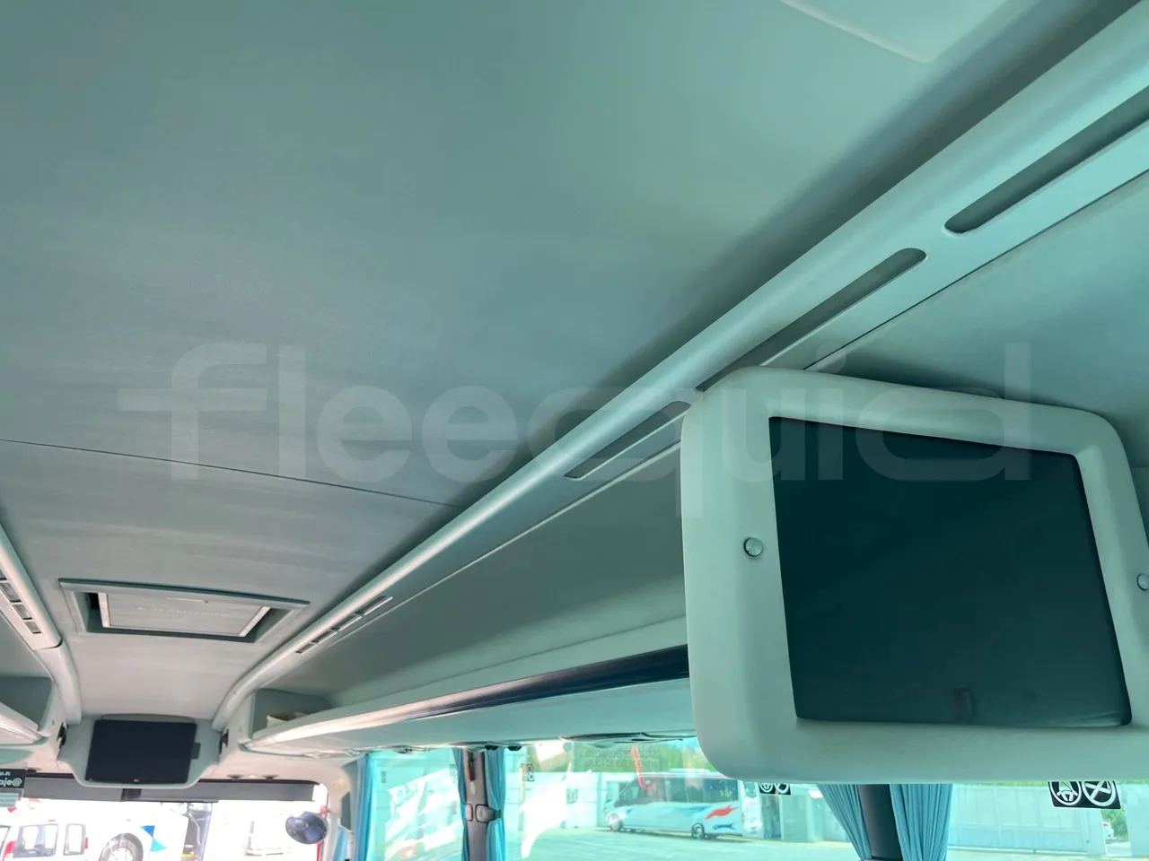 Volvo B9 R - EUR5 - 280kW - 12.850m - monitor detail photo