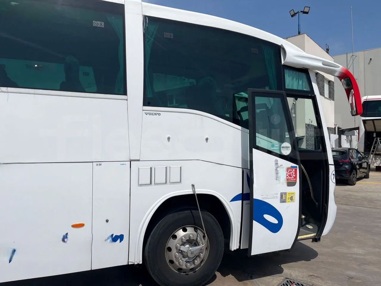 Volvo B9 R - EUR5 - 280kW - 12.850m - platform open photo