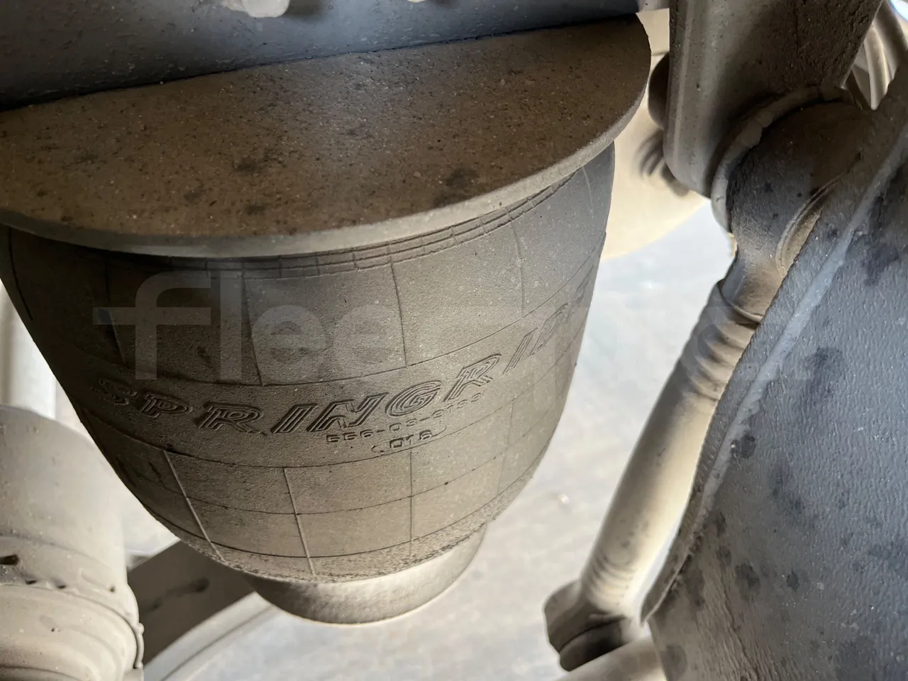 Volvo B9 R - EUR5 - 280kW - 12.850m - axle 2 shock absorbers 2 left