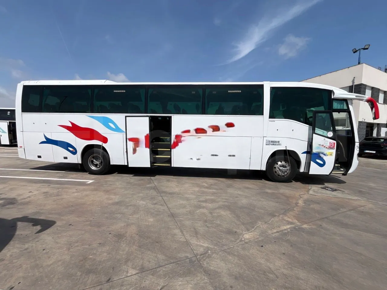 Volvo B9 R - EUR5 - 280kW - 12.850m - right side doors open