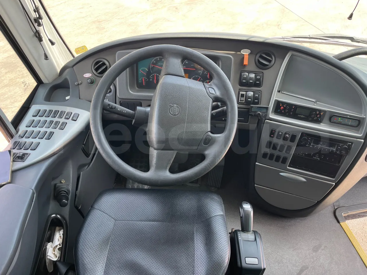 Volvo B9 R - EUR5 - 280kW - 12.850m - steering wheel photo