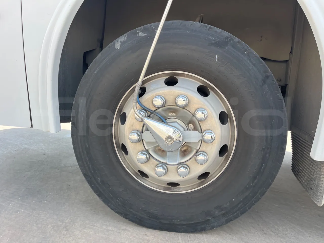 Volvo B9 R - EUR5 - 280kW - 12.850m - front left tire measurements