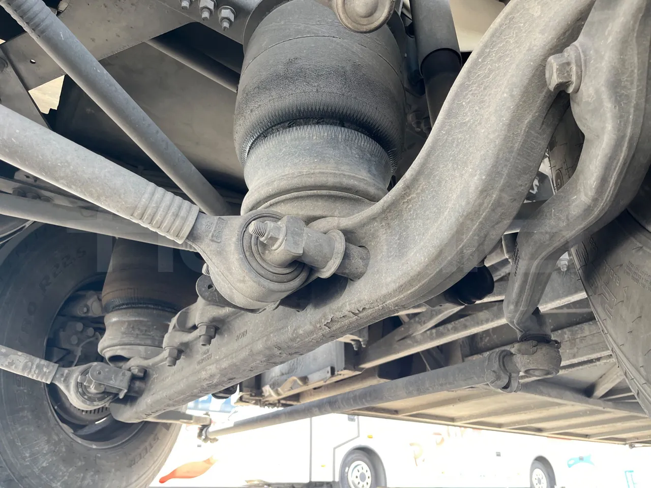 Volvo B9 R - EUR5 - 280kW - 12.850m - front axle central