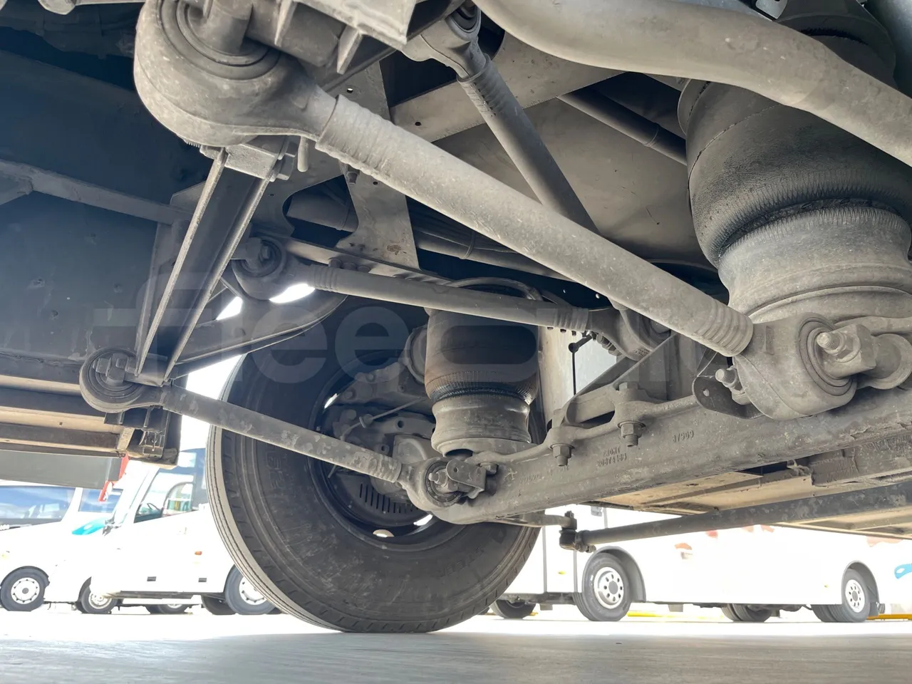 Volvo B9 R - EUR5 - 280kW - 12.850m - front axle right side