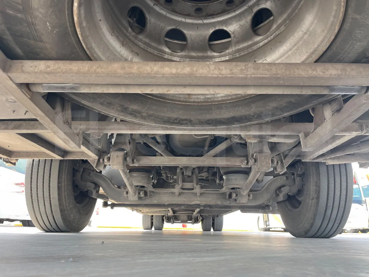 Volvo B9 R - EUR5 - 280kW - 12.850m - front undercarriage from front