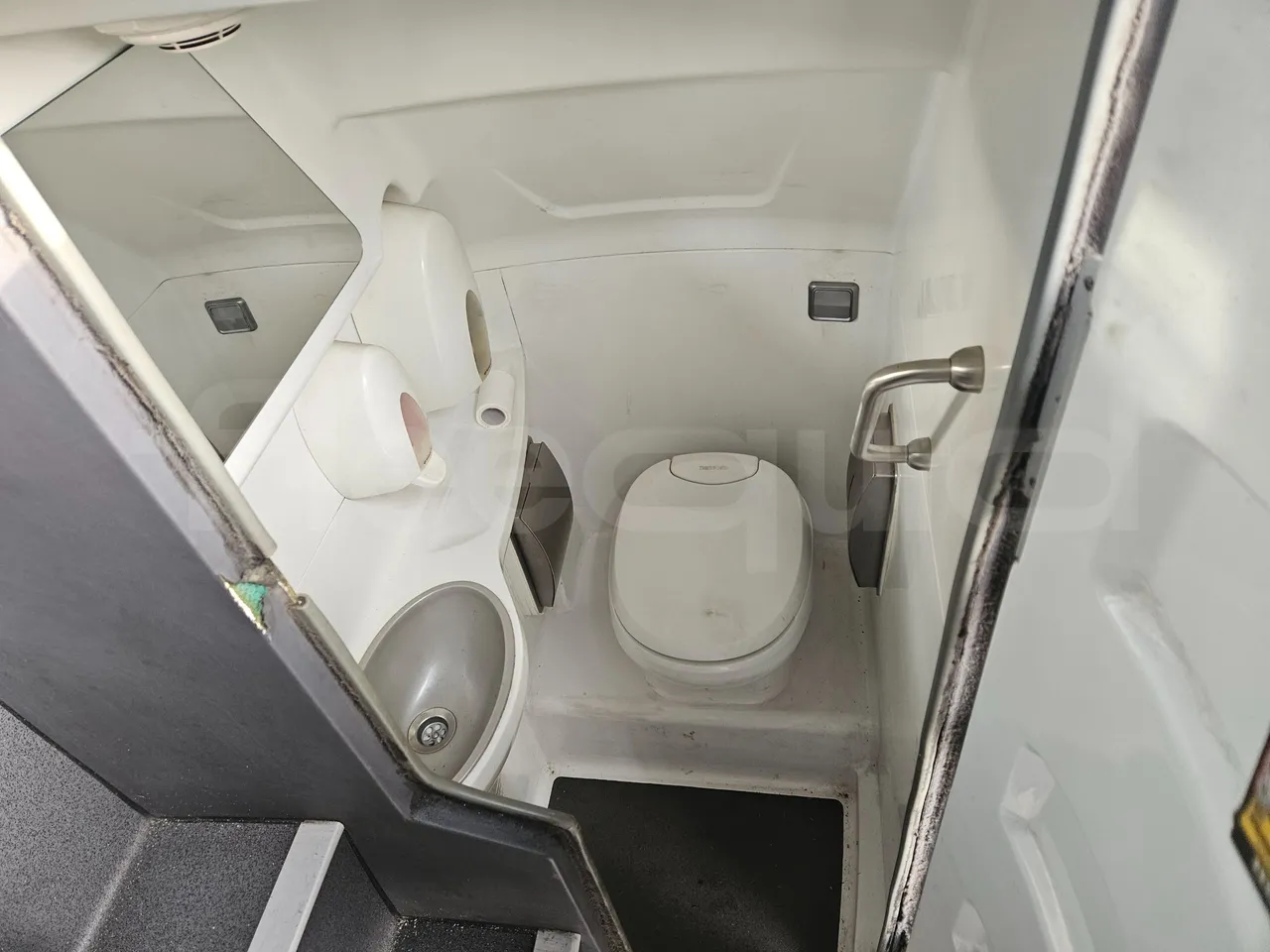 Irizar i6 12.37 - EUR6 - 320kW - 12.200m - toilette accessories photo