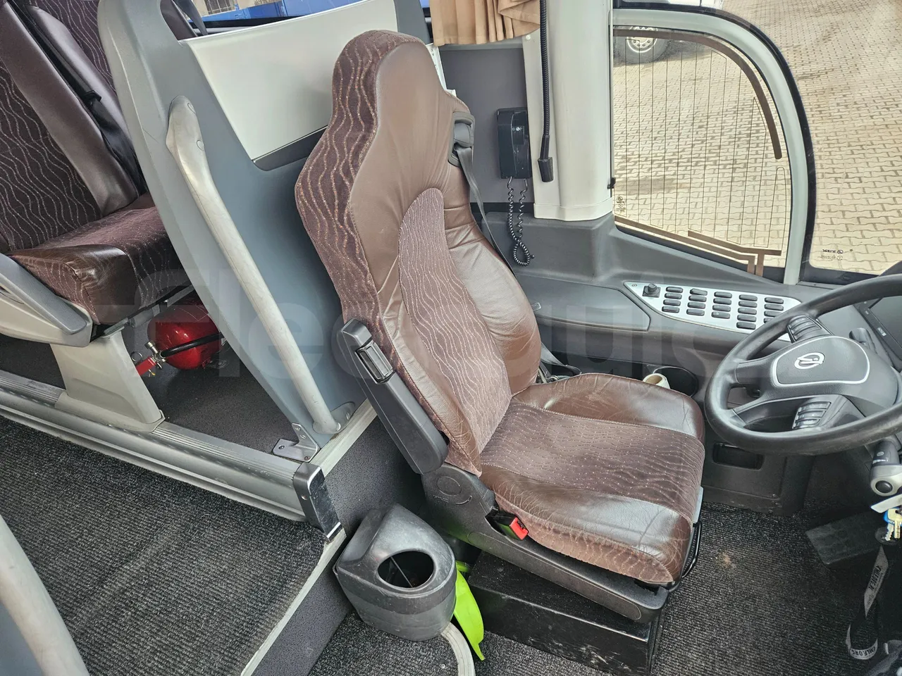 Irizar i6 12.37 - EUR6 - 320kW - 12.200m - driver's seat photo