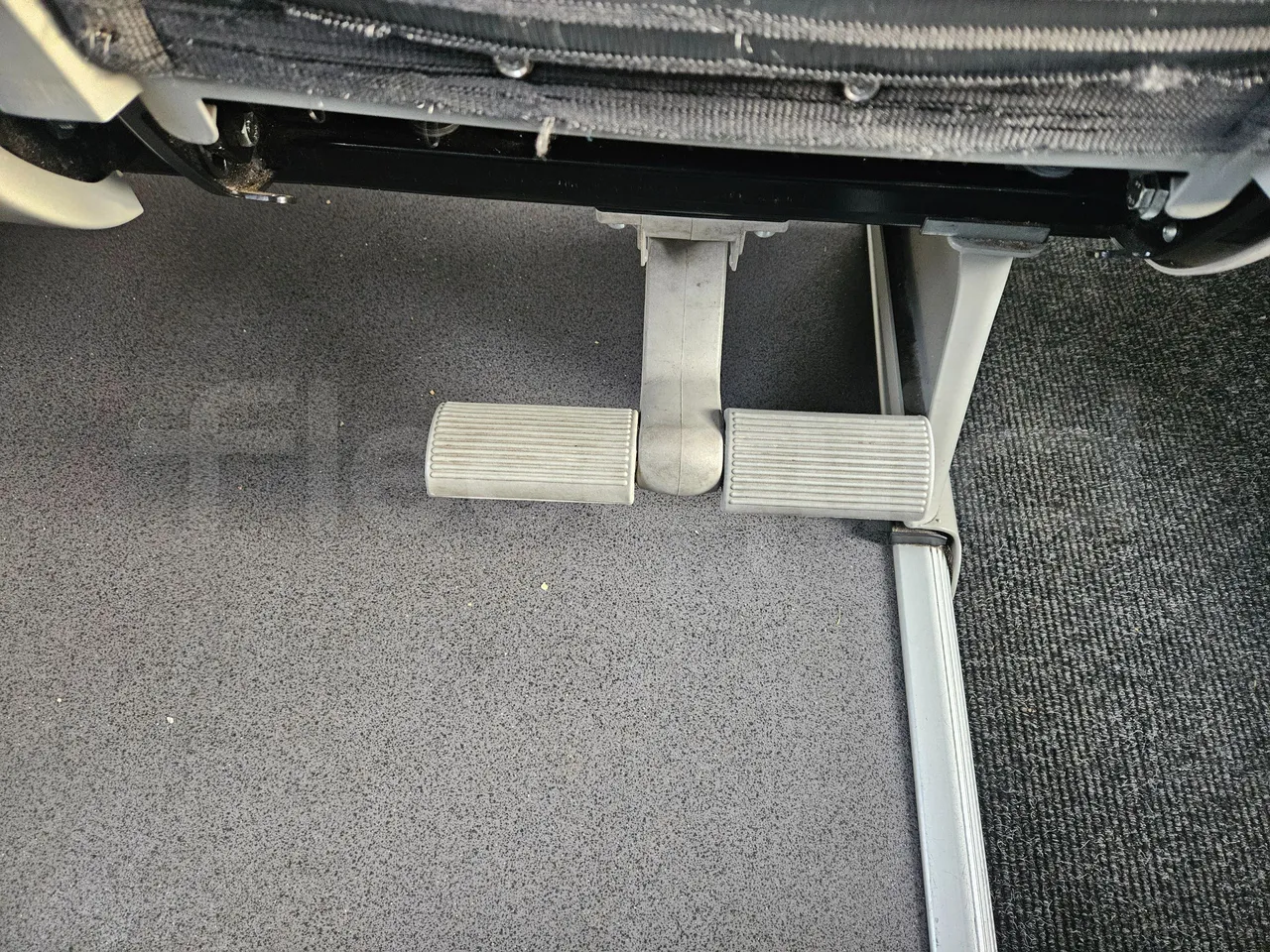 Irizar i6 12.37 - EUR6 - 320kW - 12.200m - footrest detail photo