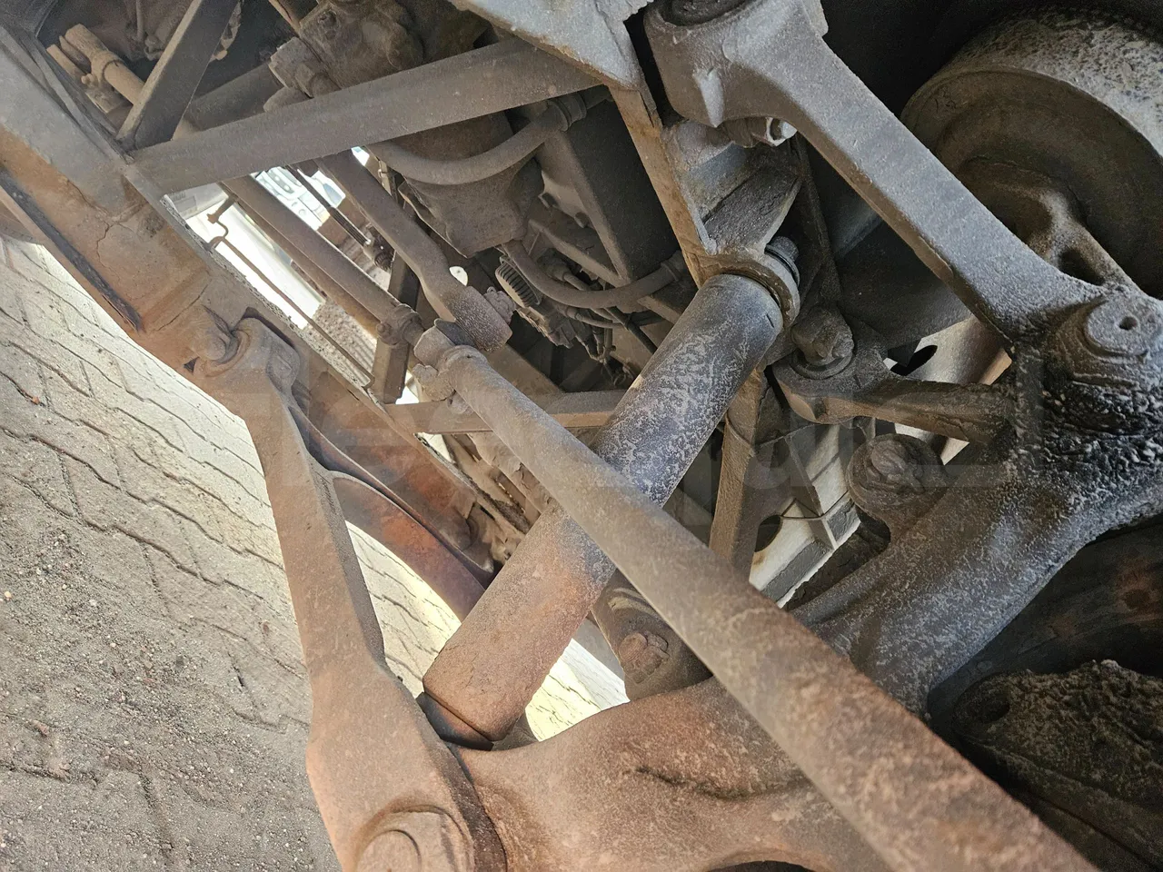 Irizar i6 12.37 - EUR6 - 320kW - 12.200m - front shock absorbers left