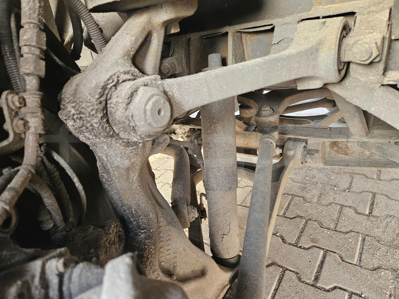 Irizar i6 12.37 - EUR6 - 320kW - 12.200m - front shock absorbers right