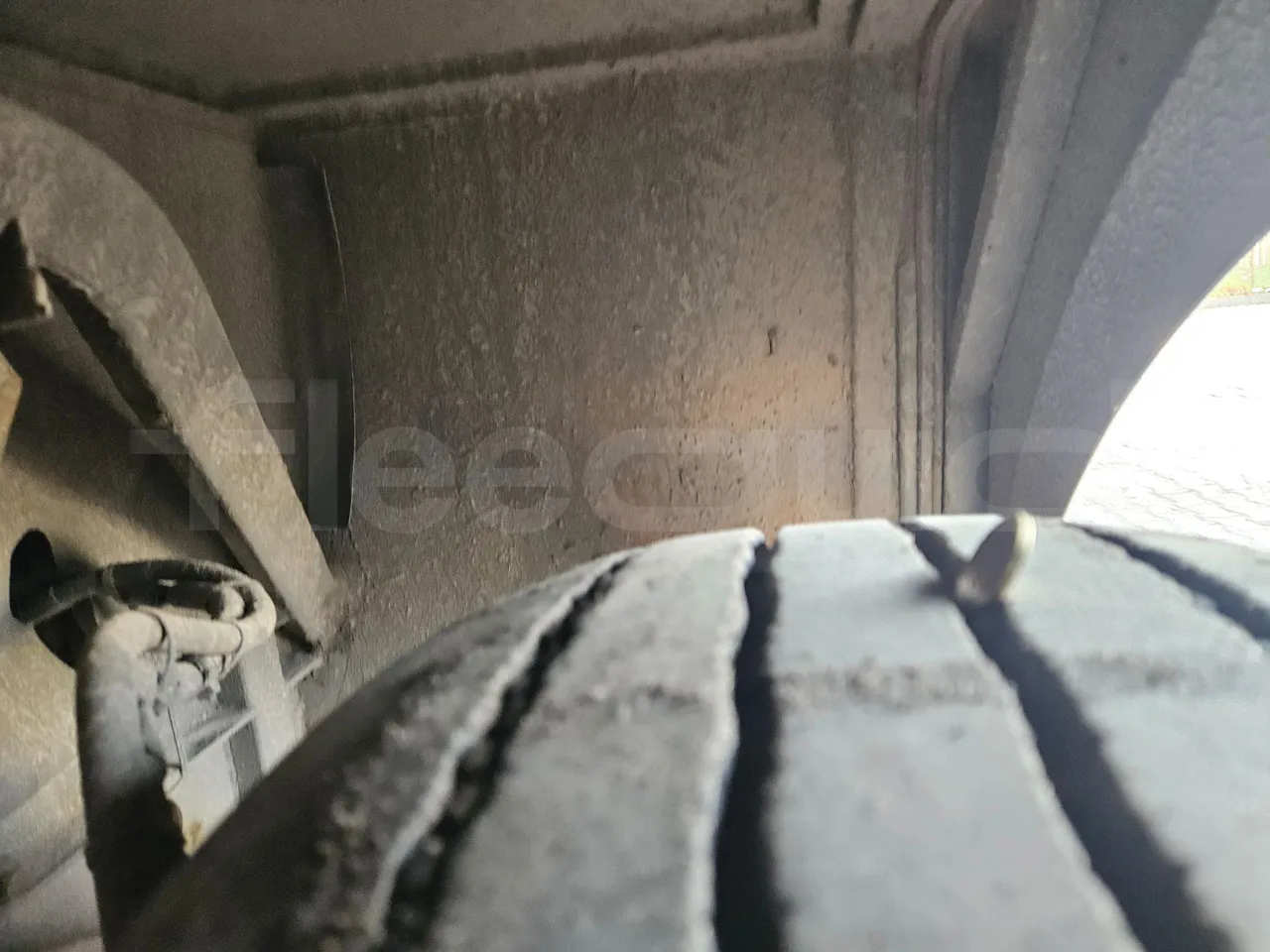 Irizar i6 12.37 - EUR6 - 320kW - 12.200m - tread condition front tires left