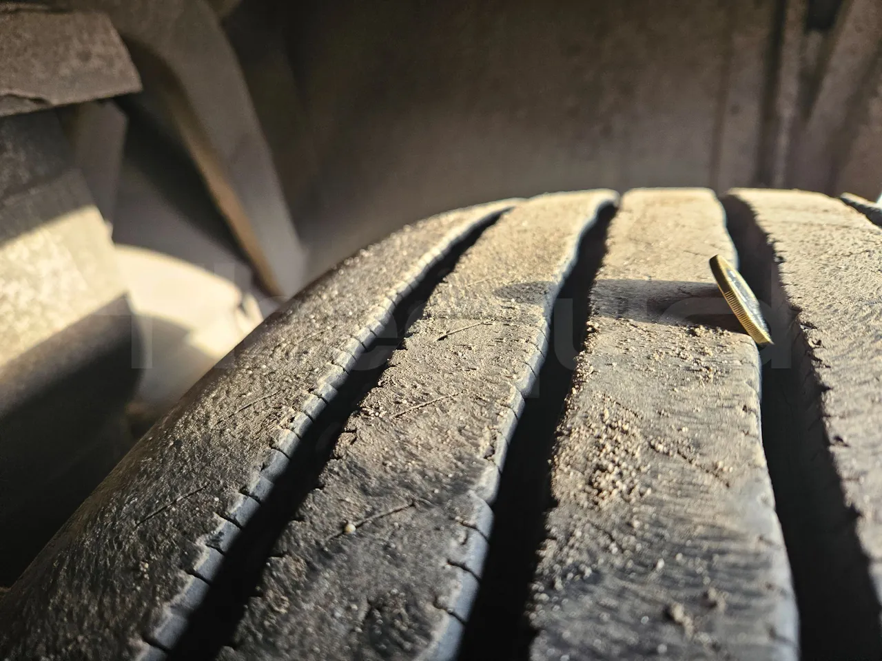 Irizar i6 12.37 - EUR6 - 320kW - 12.200m - tread condition front tires right